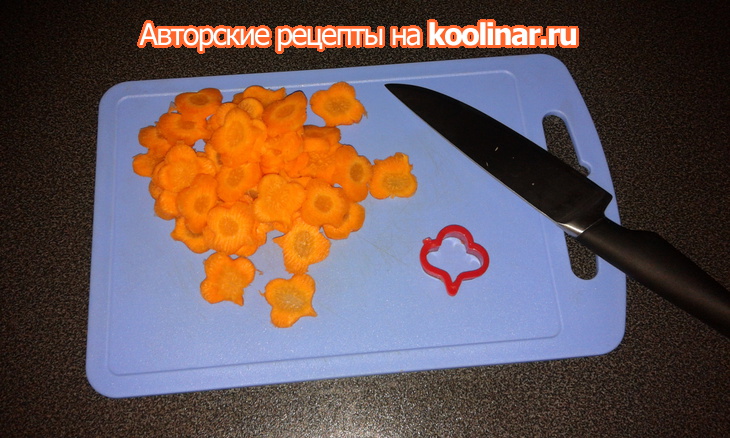 Колбаски в луке-порее с соусом из овощей и картофелем фри: шаг 2