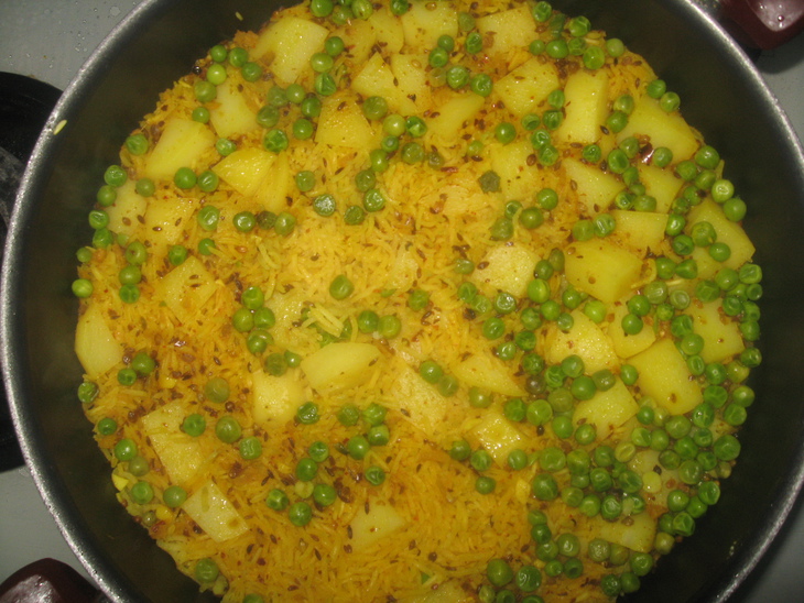 Aloo pulao (индийский плов  с картофелем): шаг 8