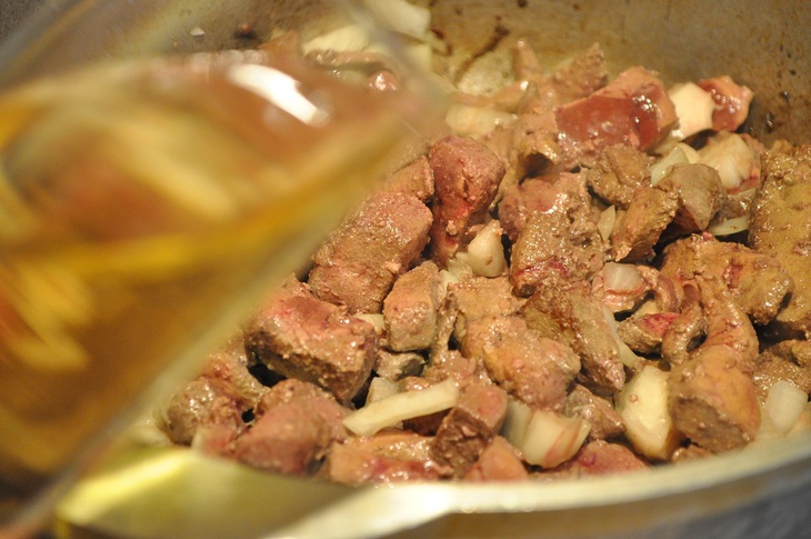 "beef liver with the mixed garnish". печень говяжья со смешанным гарниром.: шаг 9