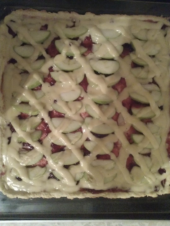 Яблочный пирог с брусничным конфитюром: шаг 5