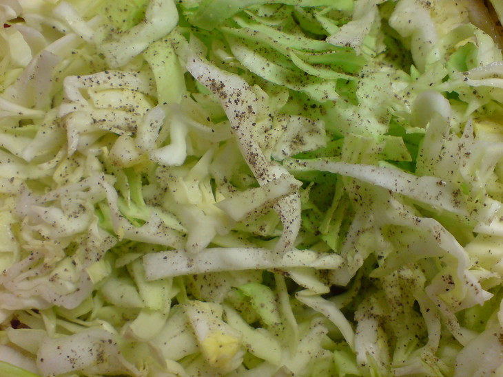 Салат  из весенней капусты с креветками// фм "легкий салат - минус пару сантиметров к лету": шаг 3