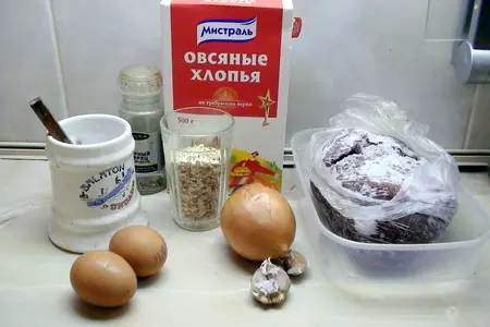 Мясные «пальчики» в панировке из овсяных хлопьев.: шаг 1