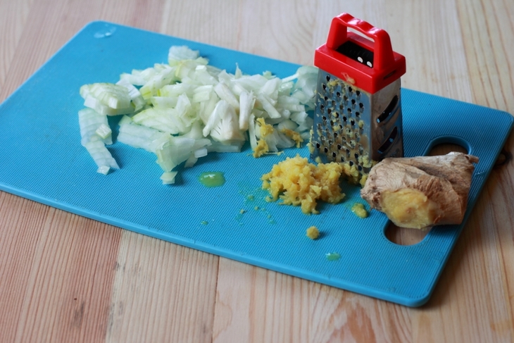 Рисовый салат с курицей, ананасами, карри и имбирем: шаг 3