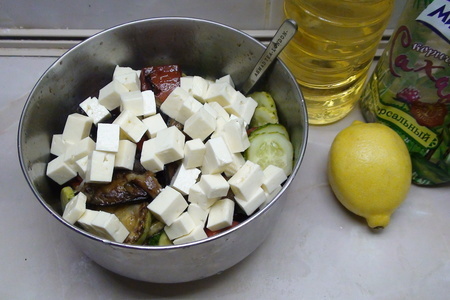 Овощной салат с брынзой и пикантной заправкой.: шаг 4