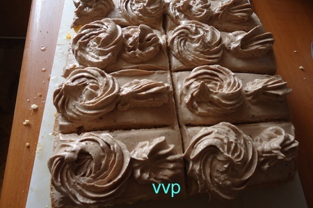 Бисквитное пирожное со сметанно-шоколадным кремом: шаг 4