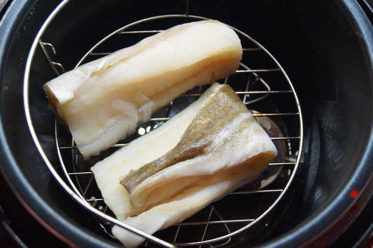 Треска горячего копчения и португальский салат из неё. salada de bacalhau: шаг 2