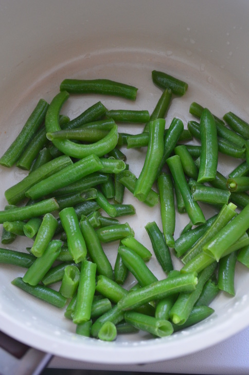 Теплый салат из зеленой фасоли: шаг 1