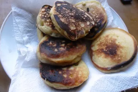 Griddle cakes - оладьи из пресного теста: шаг 6