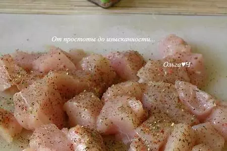 Спагетти с курицей, зеленым горошком и итальянскими травами: шаг 1