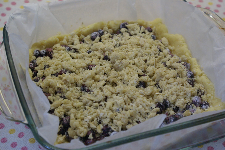 Crowberry and blueberry crumb bars (брусничное и черничное печенье с крошкой): шаг 13