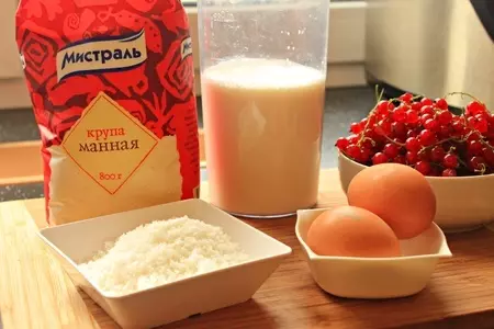 Кокосовые манники с соусом из красной смородины: шаг 1