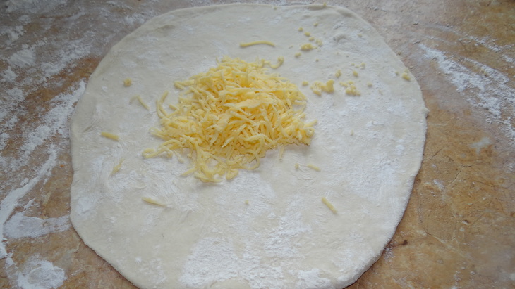 Хачапури с сыром на сковороде: шаг 4