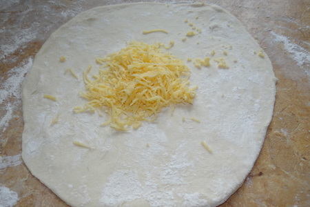 Хачапури с сыром на сковороде: шаг 4
