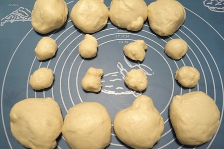 Медовые булочки с начинкой из сливочно-творожного сыра: шаг 13