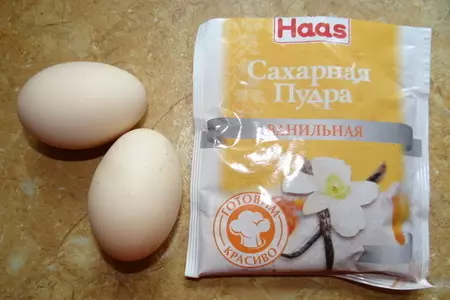 Яблочная шарлотка на сгущенном молоке с арахисом: шаг 2