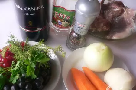 Мясо дикого кабанчика под соусом.: шаг 1