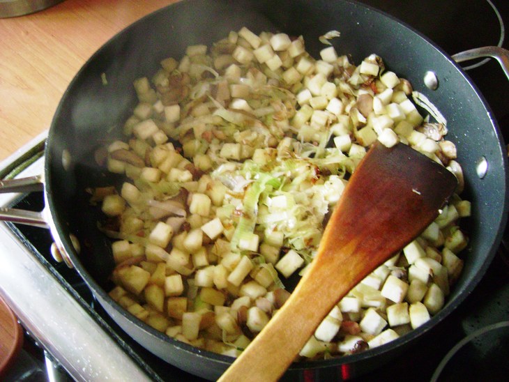 Капеллини с грибами и баклажанами в сливочном соусе. capellini with eggplant and mushrooms.: шаг 3