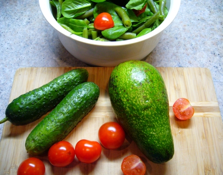 Зеленый салат с авокадо: шаг 3