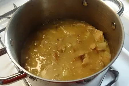 Кремовый суп с грибами, беконом, гребешками и ракушками: шаг 4