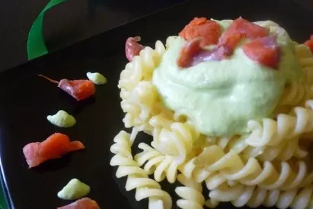 Fusilli с зелёным соусом и лососем: шаг 6