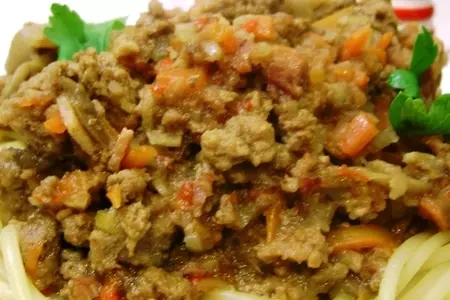 Спагетти под мясным соусом с овощами а-ля биф –бургиньон.: шаг 5