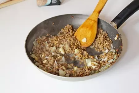 Открытый пирог с чечевицей и овощами.: шаг 6