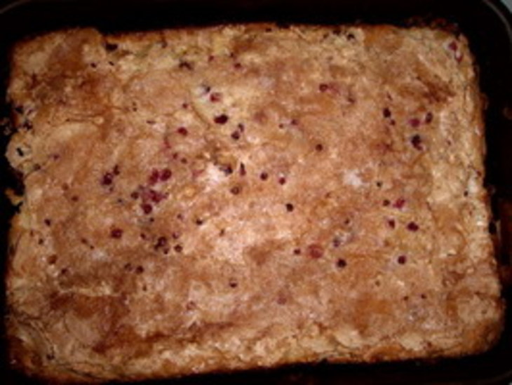 Сладкий пирог с брусникой и яблоками: шаг 6