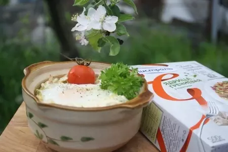 Гречневый горшочек с курицей, яйцом и весенними овощами: шаг 10