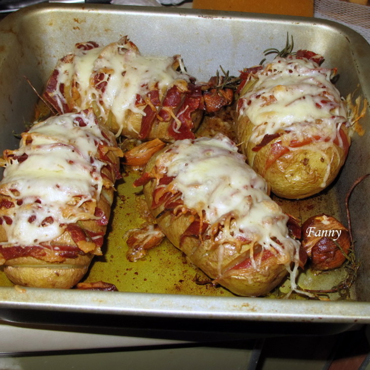 Картошка,  запеченная гармошкой с беконом и пармезаном - bacon parmesan hasselback potatoes: шаг 5