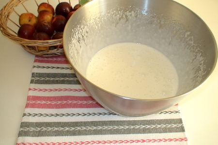 Пирог с бабкового теста  со сливами  и рикоттой: шаг 3