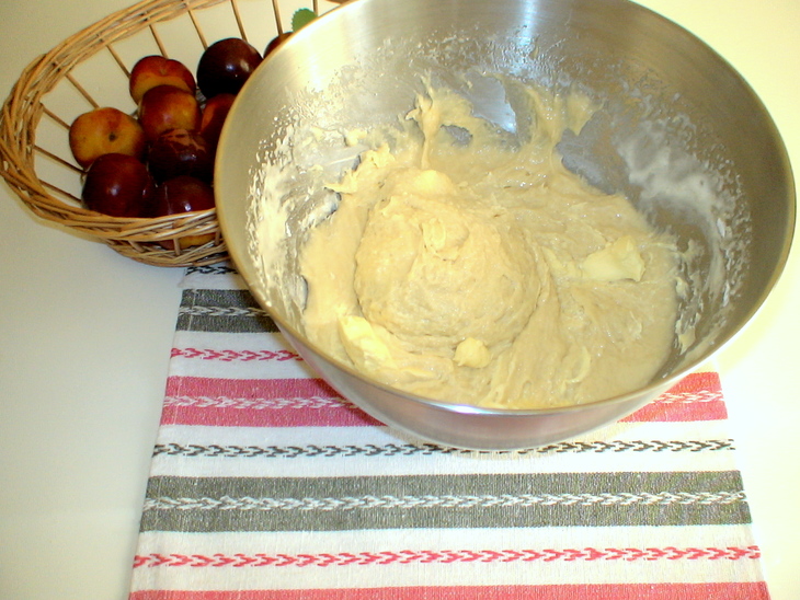Пирог с бабкового теста  со сливами  и рикоттой: шаг 4