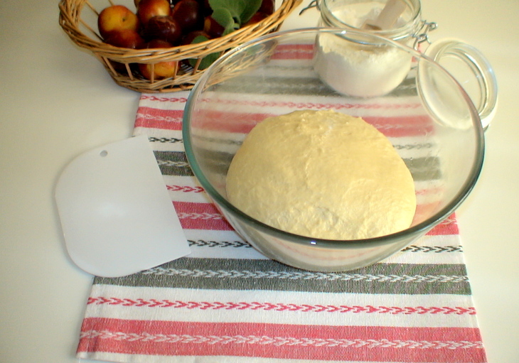Пирог с бабкового теста  со сливами  и рикоттой: шаг 5