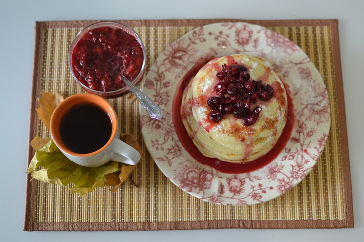 Панкейки с манной крупой и клубникой: шаг 10