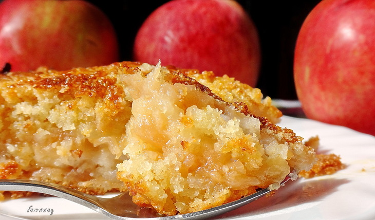 Ленивый яблочный пирог с манной крупой: шаг 10
