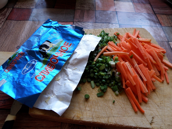 Суп куриный с овощами и домашней лапшой: шаг 1