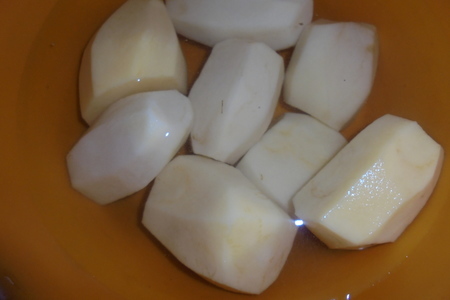 Картофельная толченка с луком и салом: шаг 1