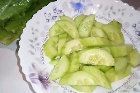 Греческий салат. рецепт вкусного салата из овощей и сыра: шаг 1