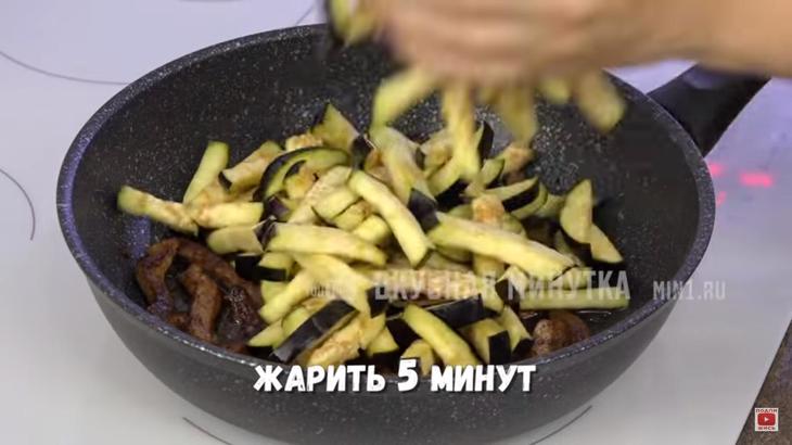 «мясная сказка»! невероятно вкусный салатик с говядиной и баклажанами!: шаг 2