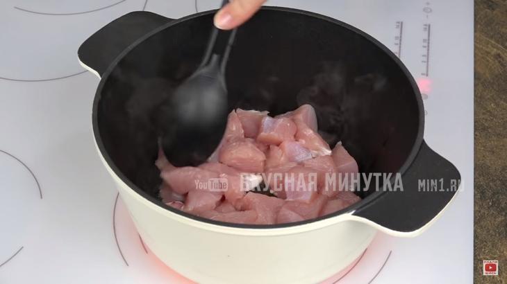 Бесподобный картофель с мясом тушеные в молоке: шаг 1