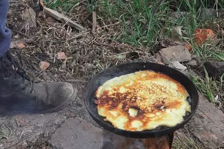 Блинчики на костре с сыром камамбер, беконом и облепиховым соусом: шаг 1