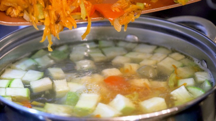 Летний кабачковый суп с фрикадельками: шаг 8
