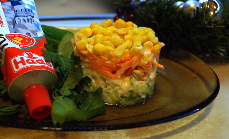 Салат слоёный, пикантный с курицей и корейской морковкой: шаг 6