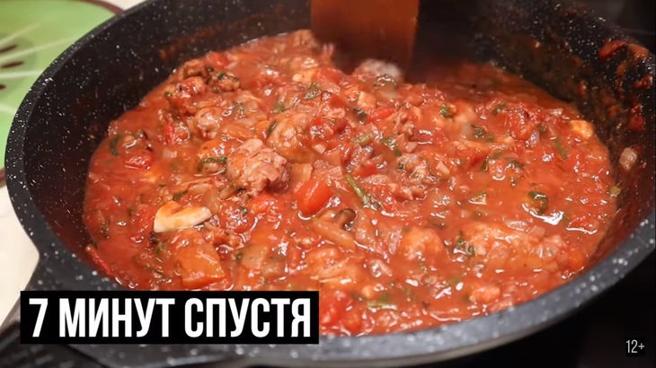 Паста с томатным соусом и колбасками: шаг 2