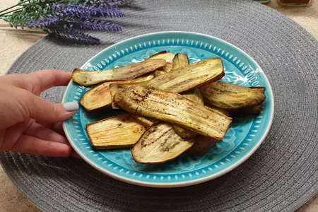 Салат из запеченных баклажанов и помидорами: шаг 1