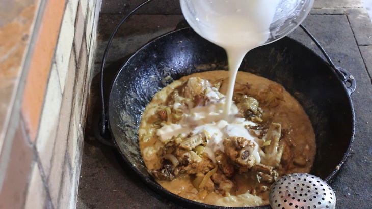 Гюльчехра, рецепт курицы по-узбекски в сметанно-чесночном соусе: шаг 7