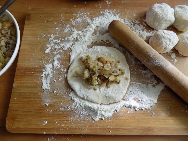 Постные овсяные пирожки с жареной капустой и гречкой #постныйстол: шаг 7