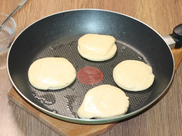 Паровые оладьи приготовленные в сковороде #блюдосизюминкой: шаг 10