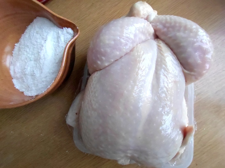 Курица в духовке на соли: шаг 1
