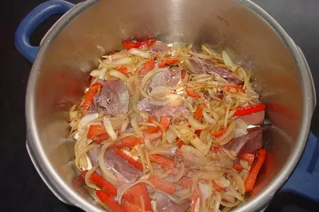 Бекон с сердечком и почками в луковом соусе: шаг 4