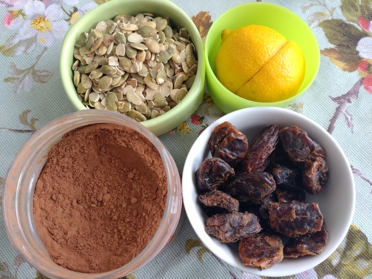 Конфеты из фиников и семян тыквы: шаг 1
